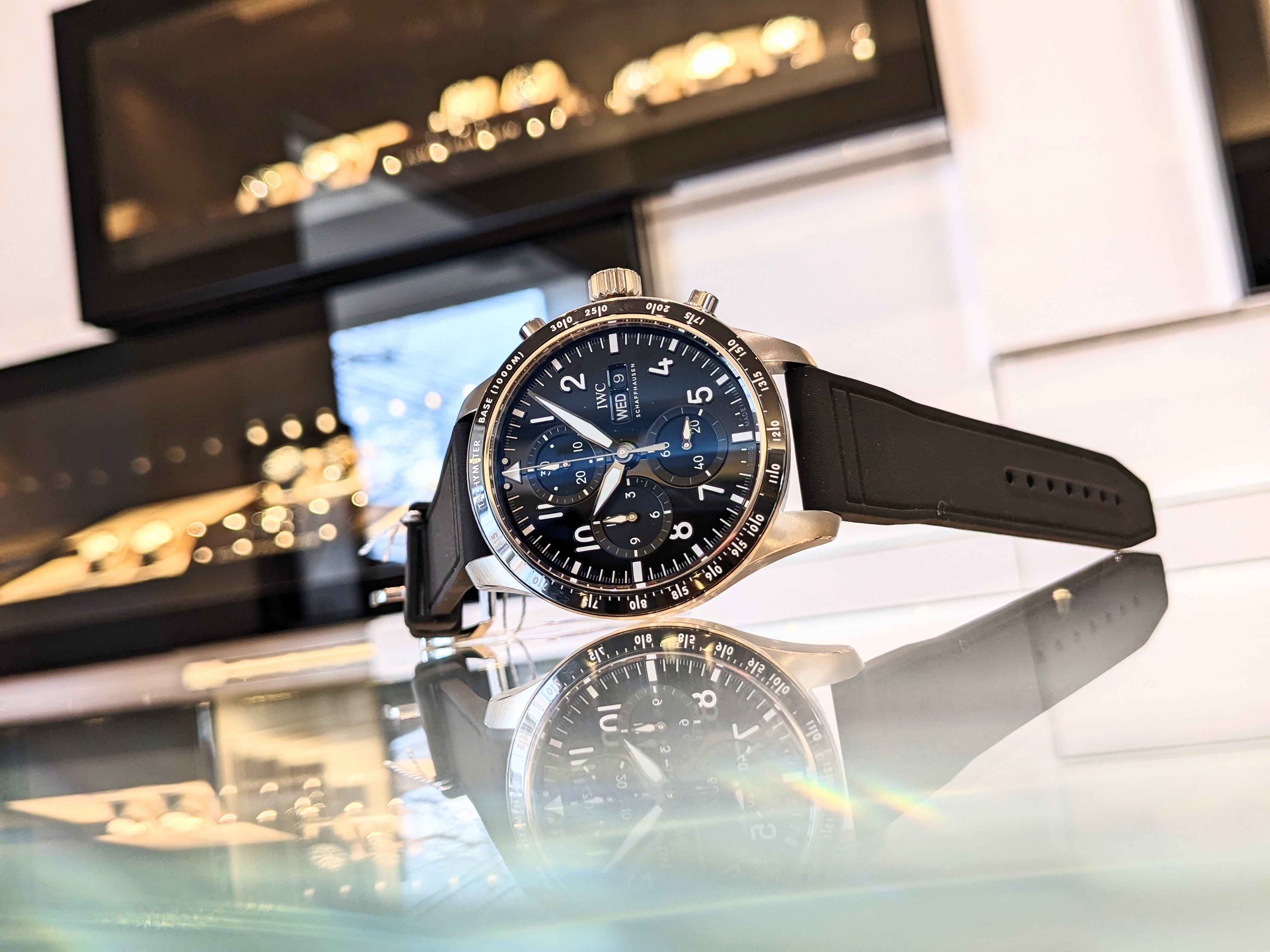 IWC”メルセデスAMGへのオマージュ”チタン、タキメーター搭載の見逃せない新作！富山店 – WING REVOLUTION